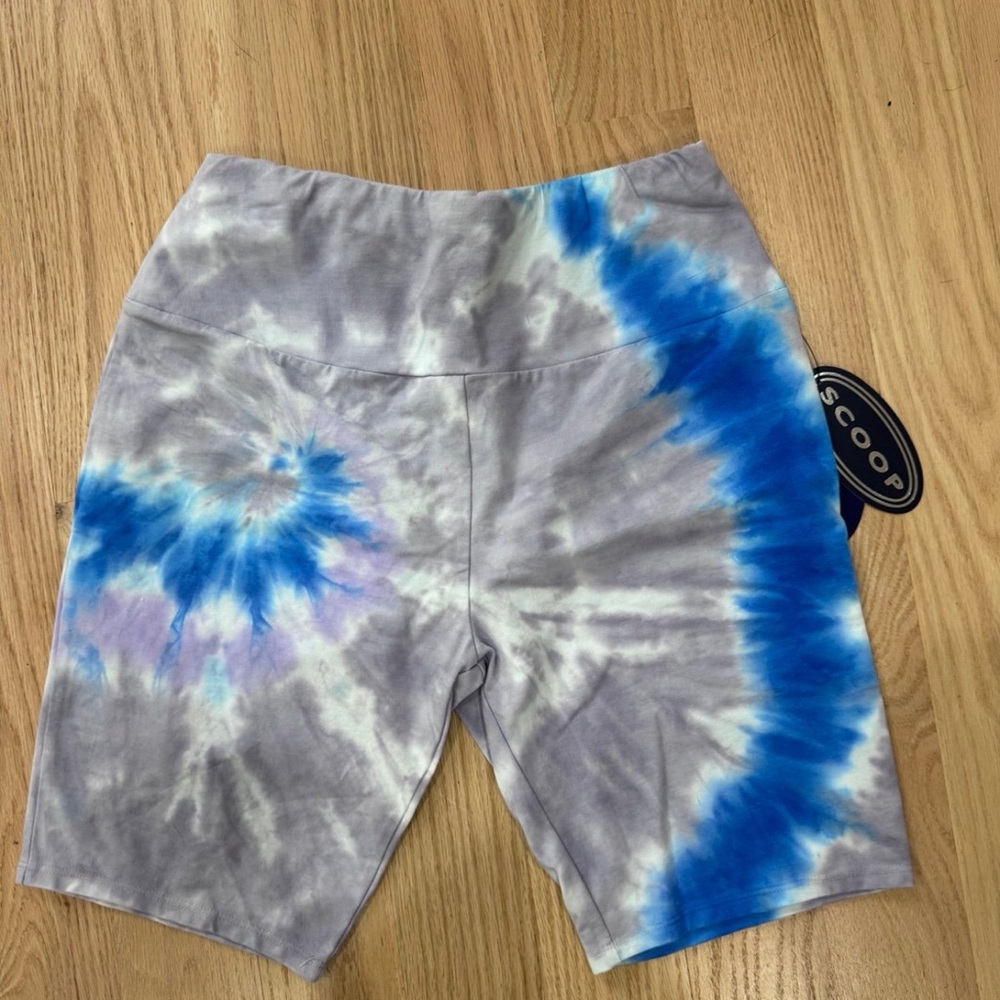 Scoop NYC Tie-Dye Shorts in Light Blue and White